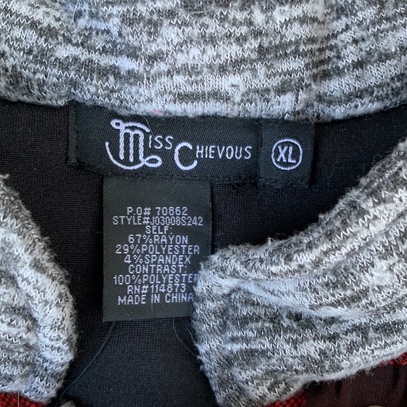 Vest - Picture 2 of 4